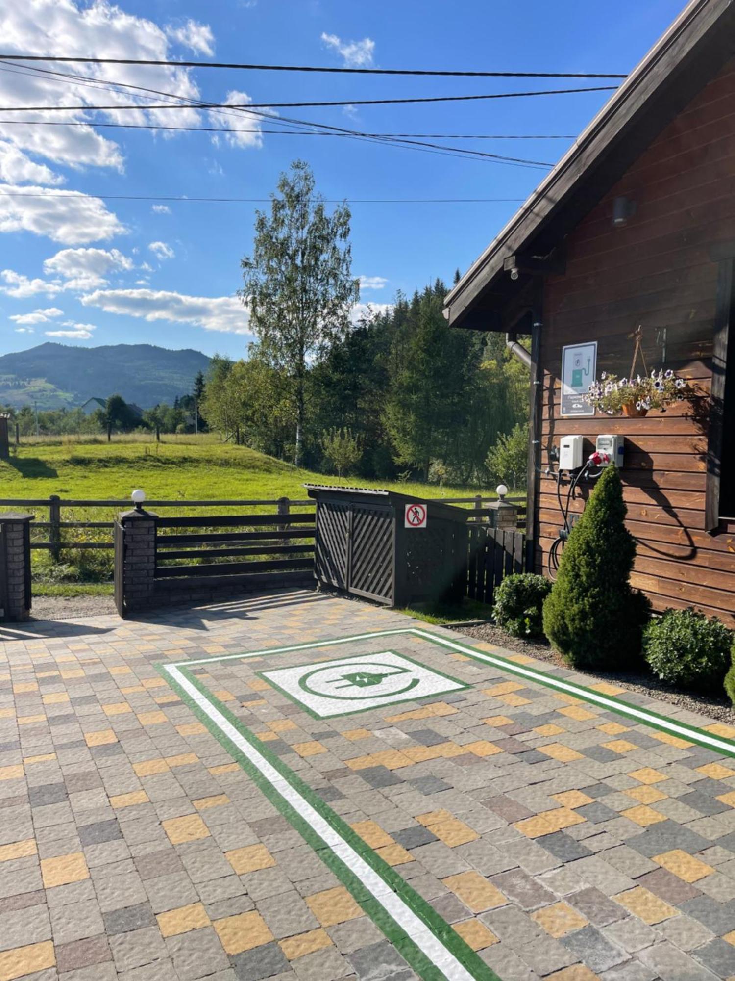 Апарт-Отель 5 Каминов Yasinya Exterior photo