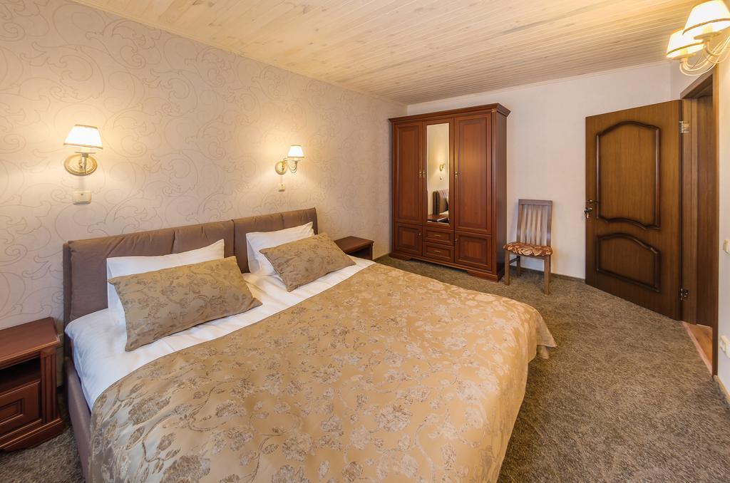 Апарт-Отель 5 Каминов Yasinya Room photo